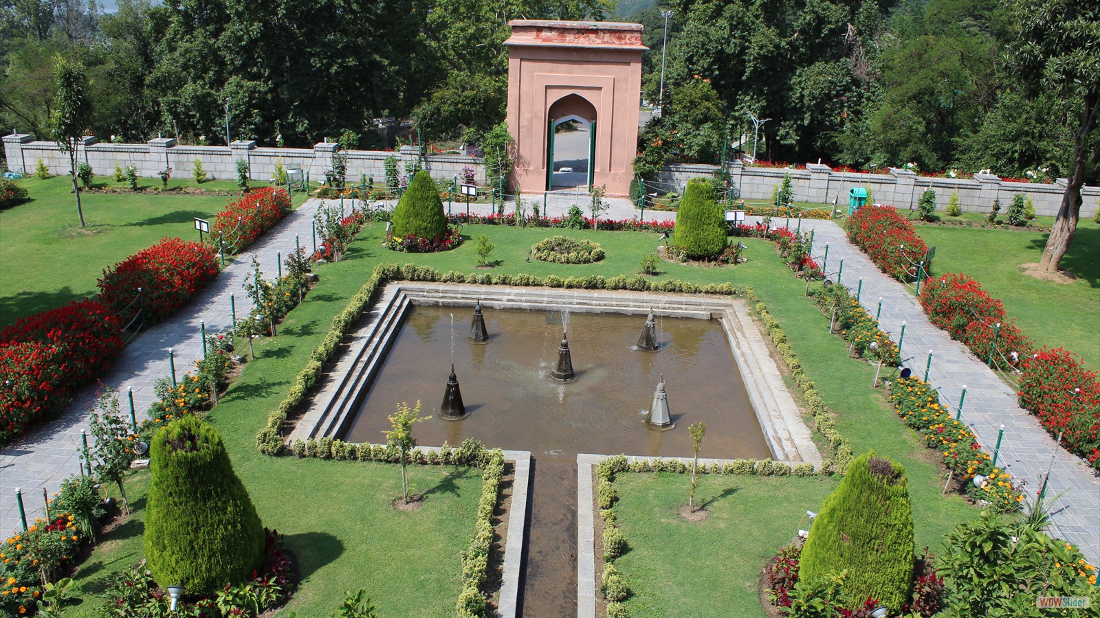 Mughal garden Cheshmashahi